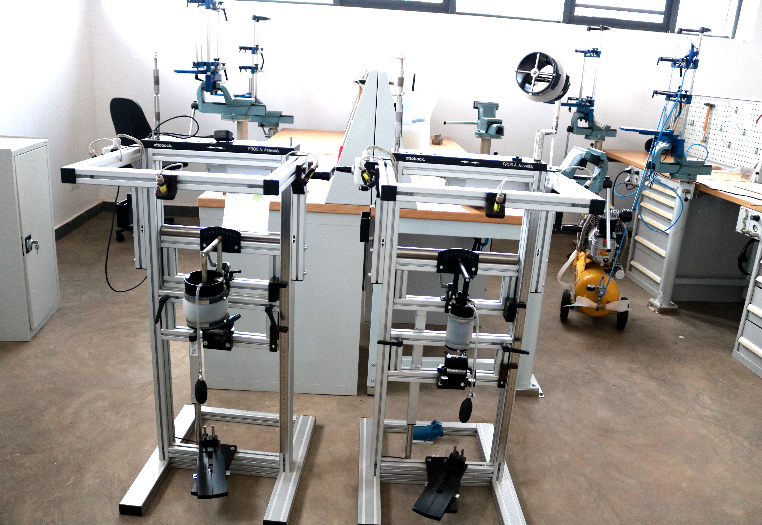 Prosthetic alignment jigs and assembly frames